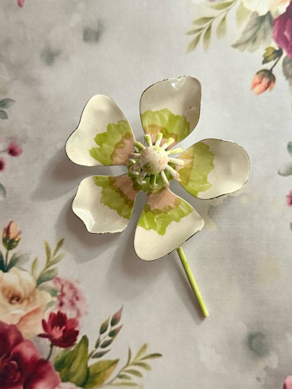 Decorative Enamel brooch. Accent in Cream, Green, and Pink - Picture 2 of 2